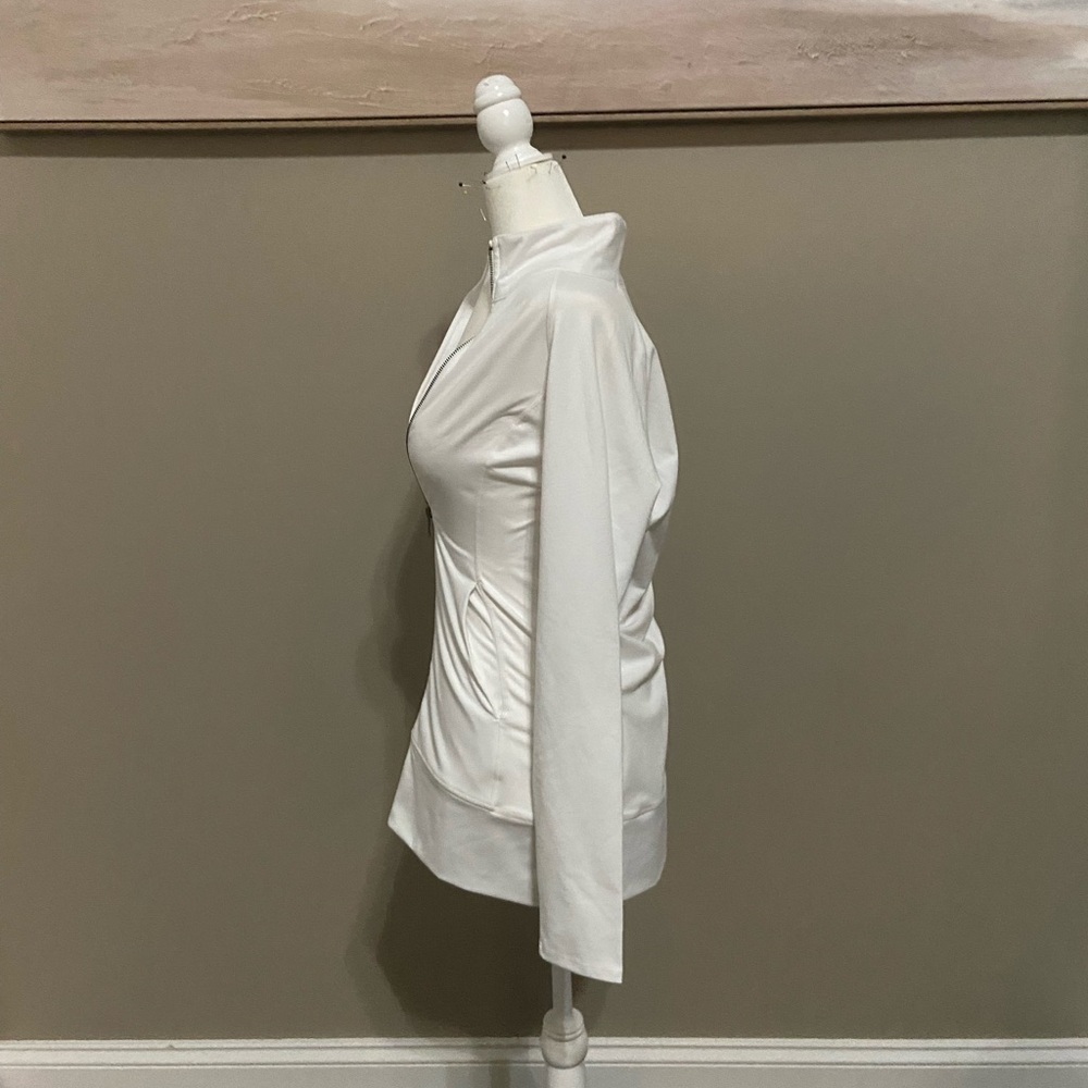 White fitted athletic jacket